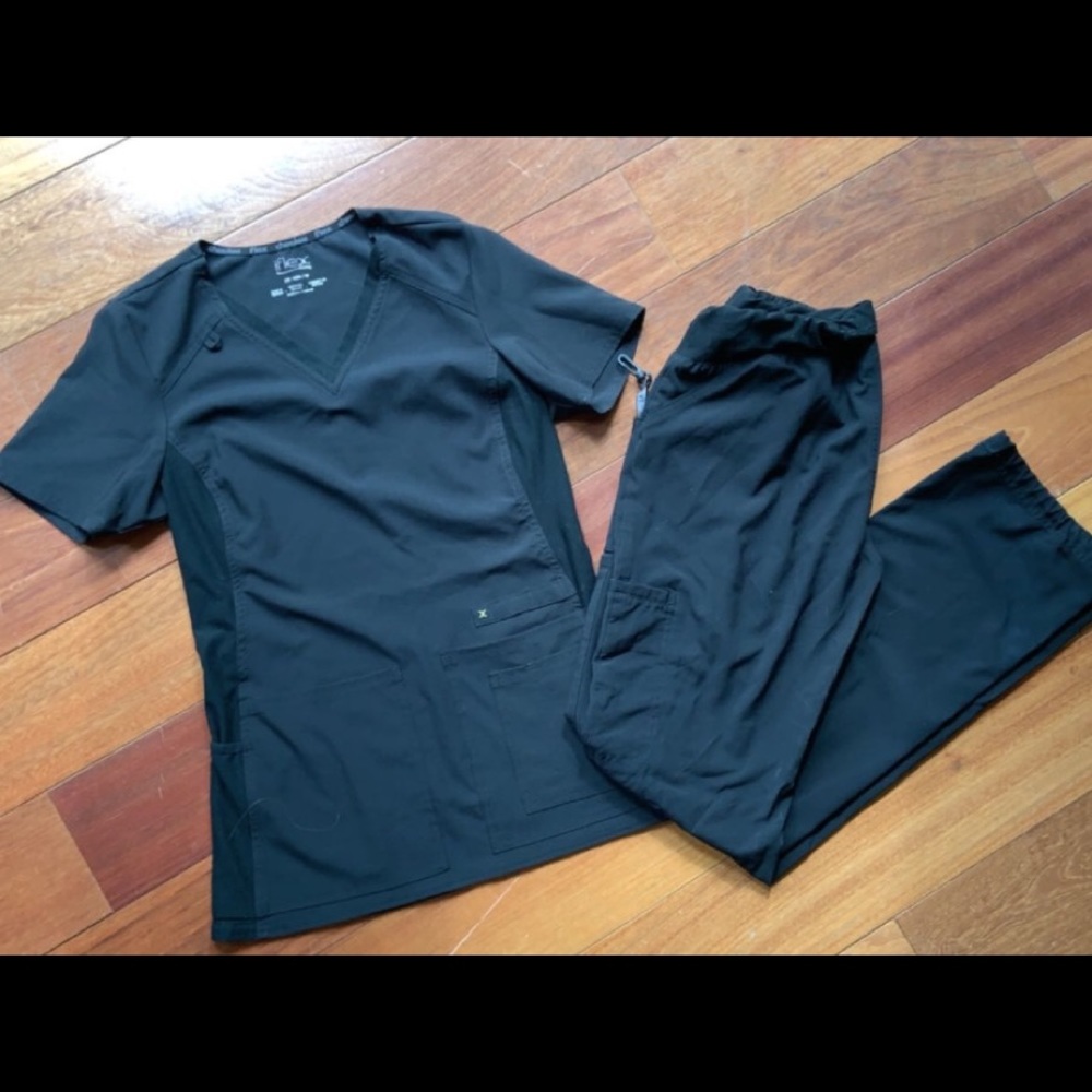 Cherokee iFlex scrub set